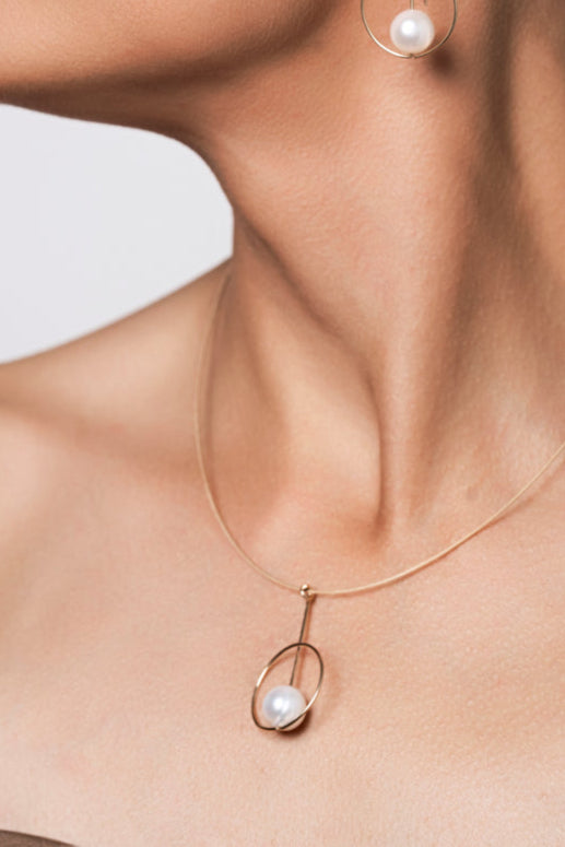 Circle Pearl Necklace